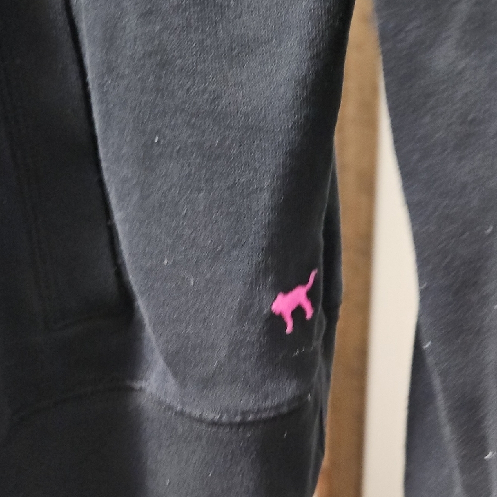 NWOT Victoria's Secret Black Zip-Up Sweater with '86' Design - Picture 4 of 6